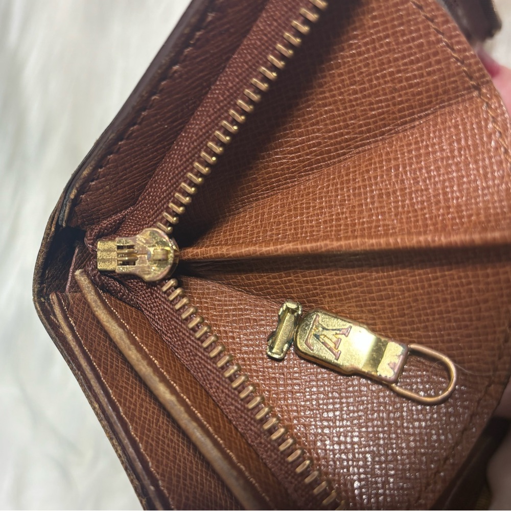 LOUIS VUITTON COMPACT WALLET - Picture 12 of 16